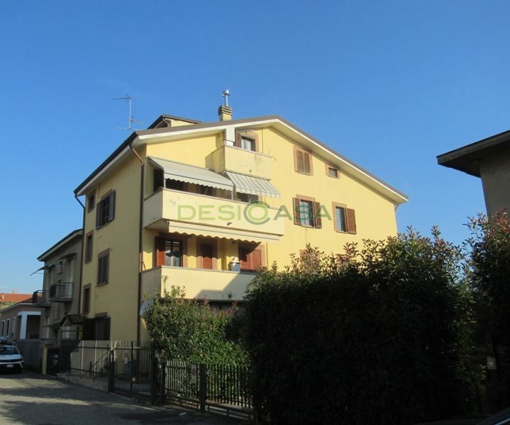SEREGNO, TRE LOCALI CON TERRAZZO, CANTINA E BOX