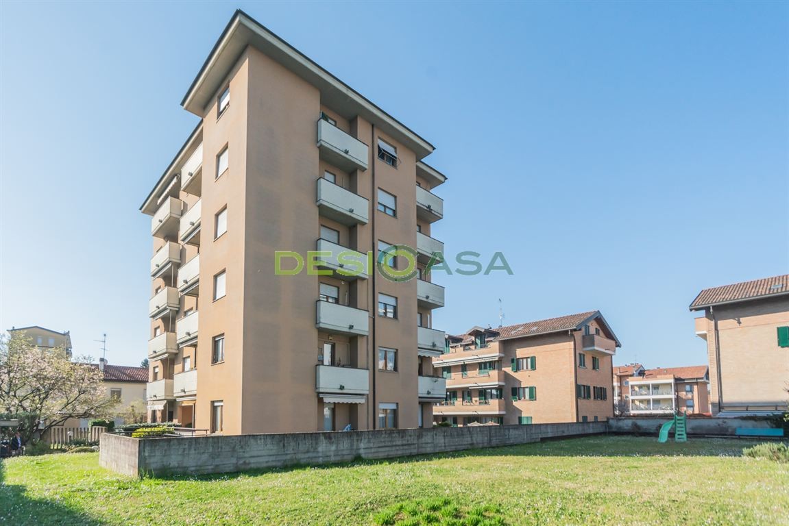 Trilocale con cantina e box doppio in vendita a Desio
