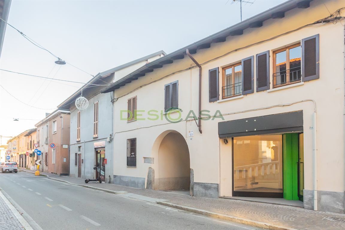APPARTAMENTO CON DEPOSITO, BOX E UFFICIO IN VENDITA A DESIO